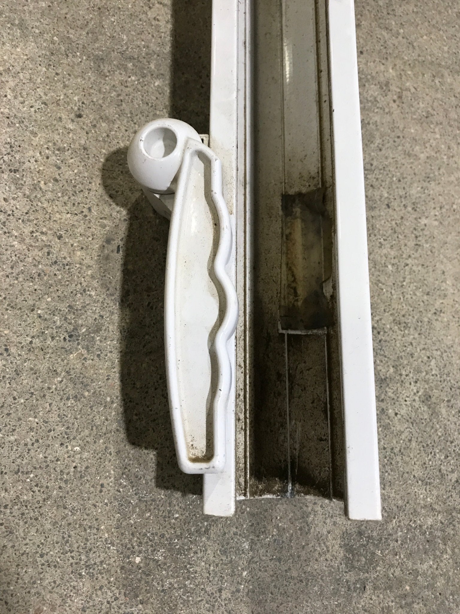 Used Dometic sunchaser II / sunchaser 2 Polar White 73