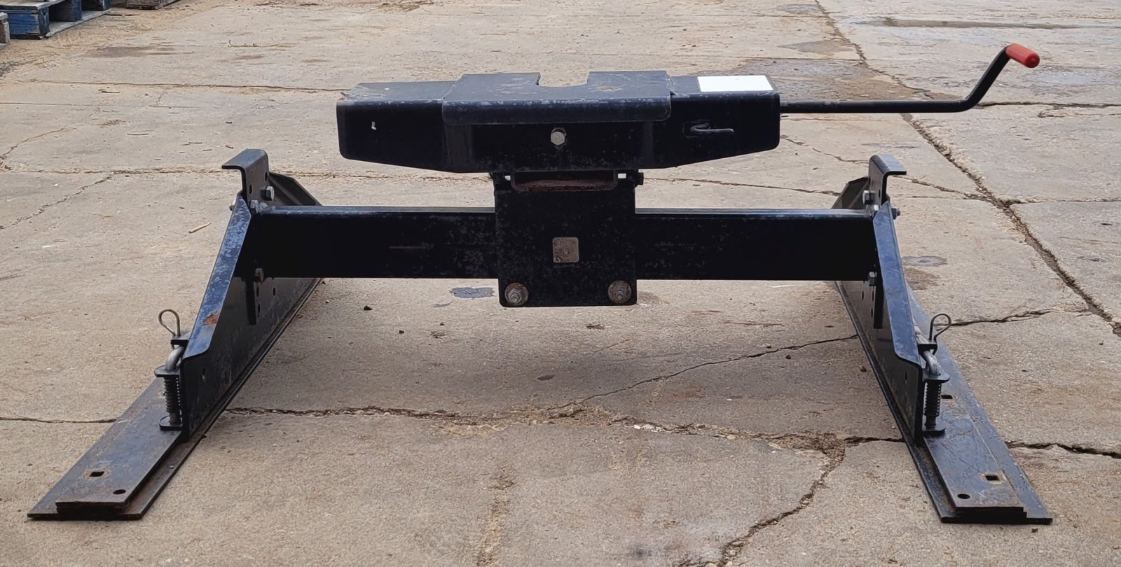 Used DSP Fifth Wheel Trailer Hitch - 17K - With Dual Swivel Head - Young Farts RV Parts