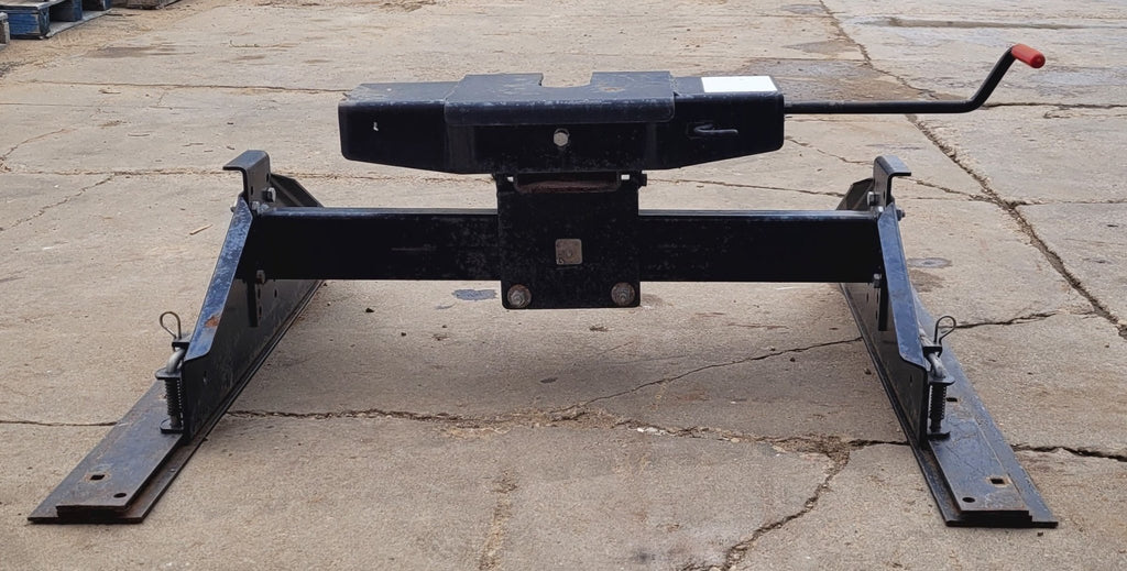 Used DSP Fifth Wheel Trailer Hitch - 17K - With Dual Swivel Head - Young Farts RV Parts