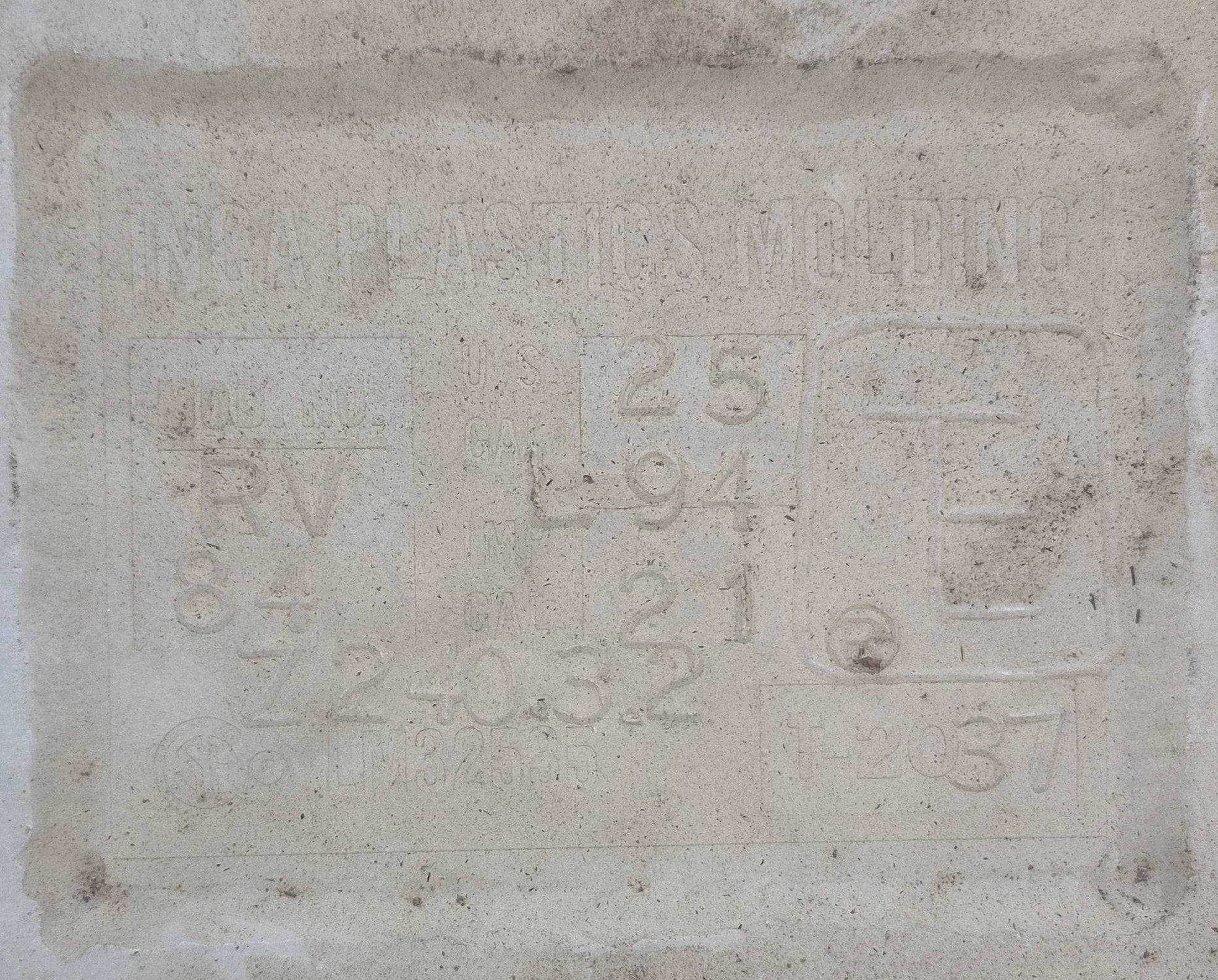 Used Fresh Water Tank 10" H x 21" W x 30 1/2” L - Young Farts RV Parts