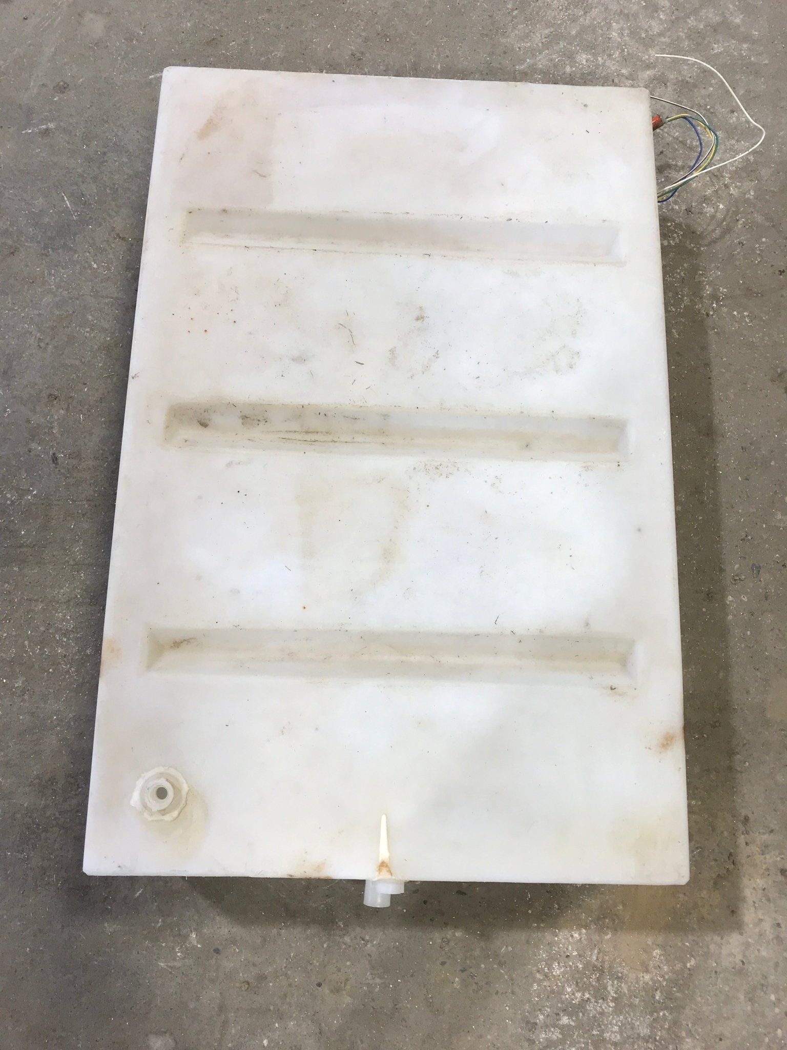 Used Fresh Water Tank 8 1/2" H x 24" W x 37” L - Young Farts RV Parts