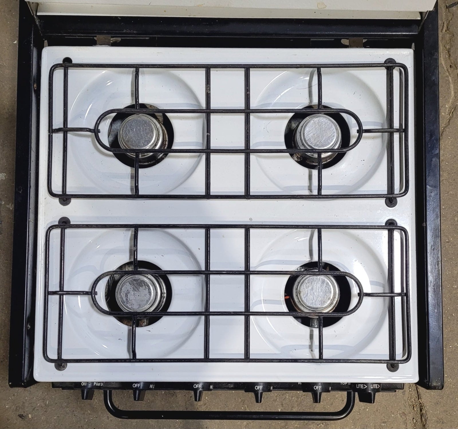 Used Magic Chef 4 Burner RV Range / Cooktop - 22RW - 4KZ - Young Farts RV Parts