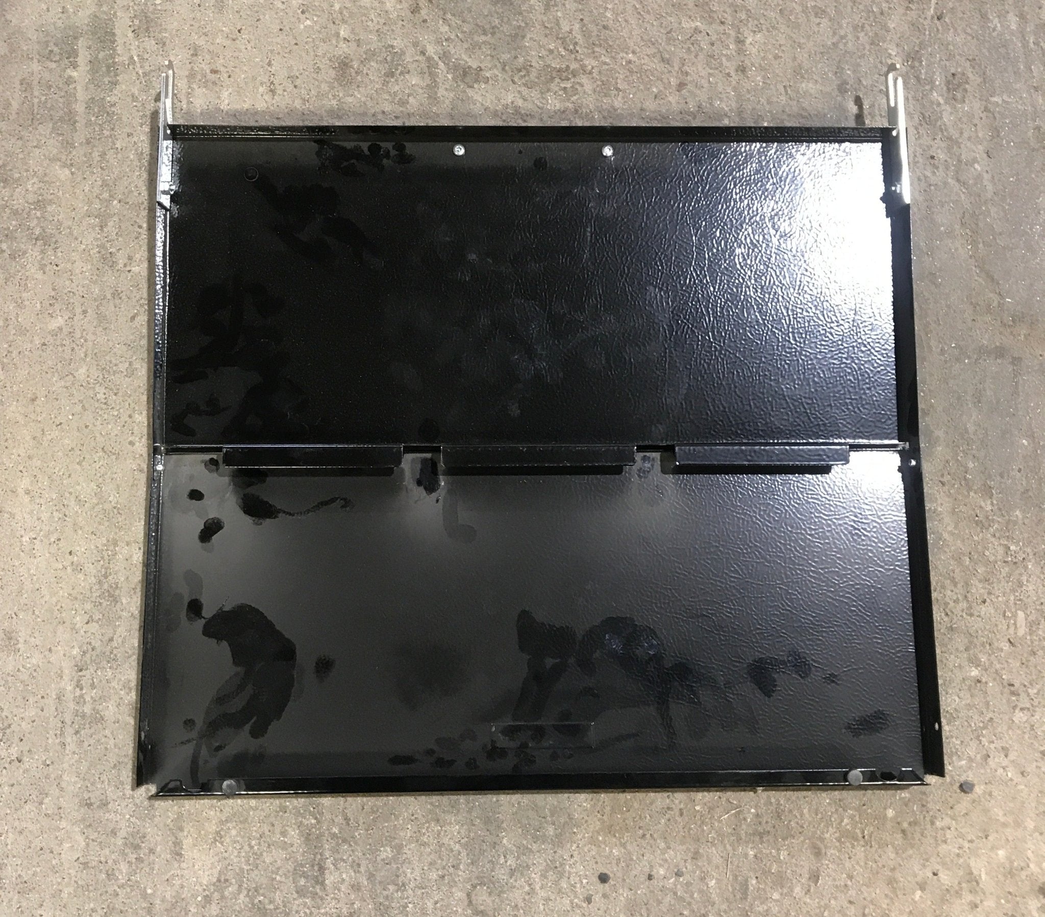 Used MAGIC Chef Bi - Fold Cover Black for CLY2242BDH - Young Farts RV Parts
