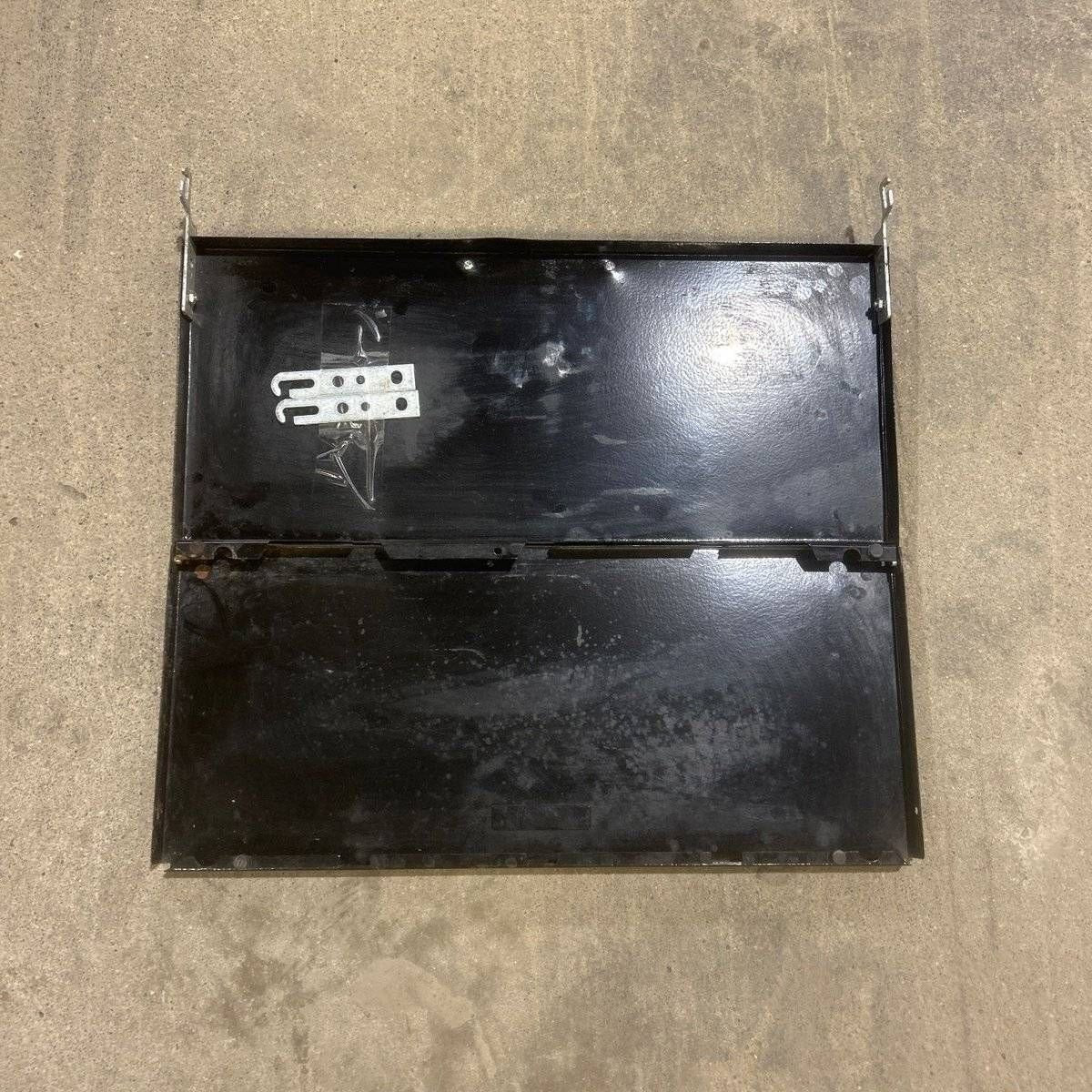 Used MAGIC Chef Bi-Fold Cover CLY1610ADB - Young Farts RV Parts