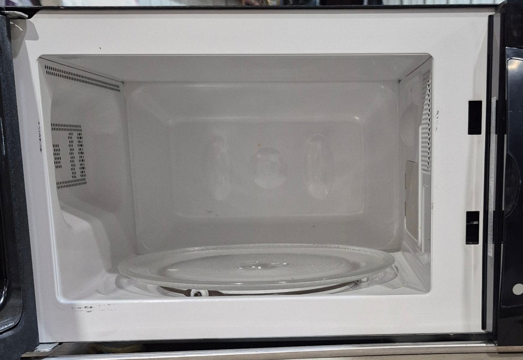 Used Magic Chef RV Microwave 17" W x 10" H x 13" D - Young Farts RV Parts