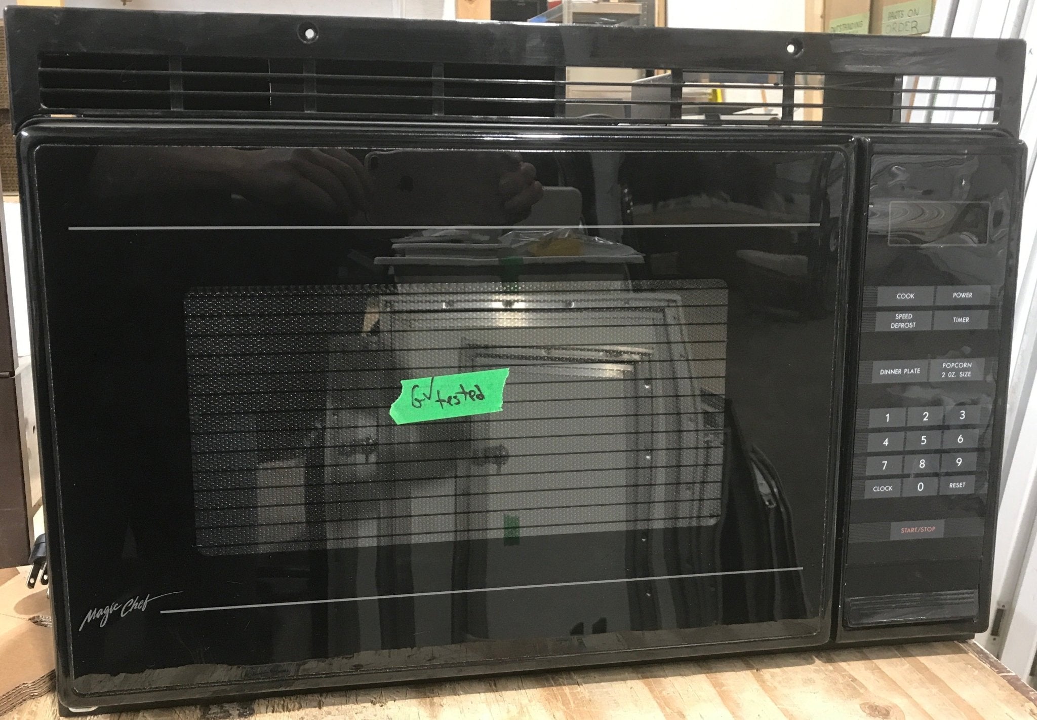 Used Magic Chef RV Microwave - 20 3/4" W x 13" H x 13 1/2" D - Young Farts RV Parts