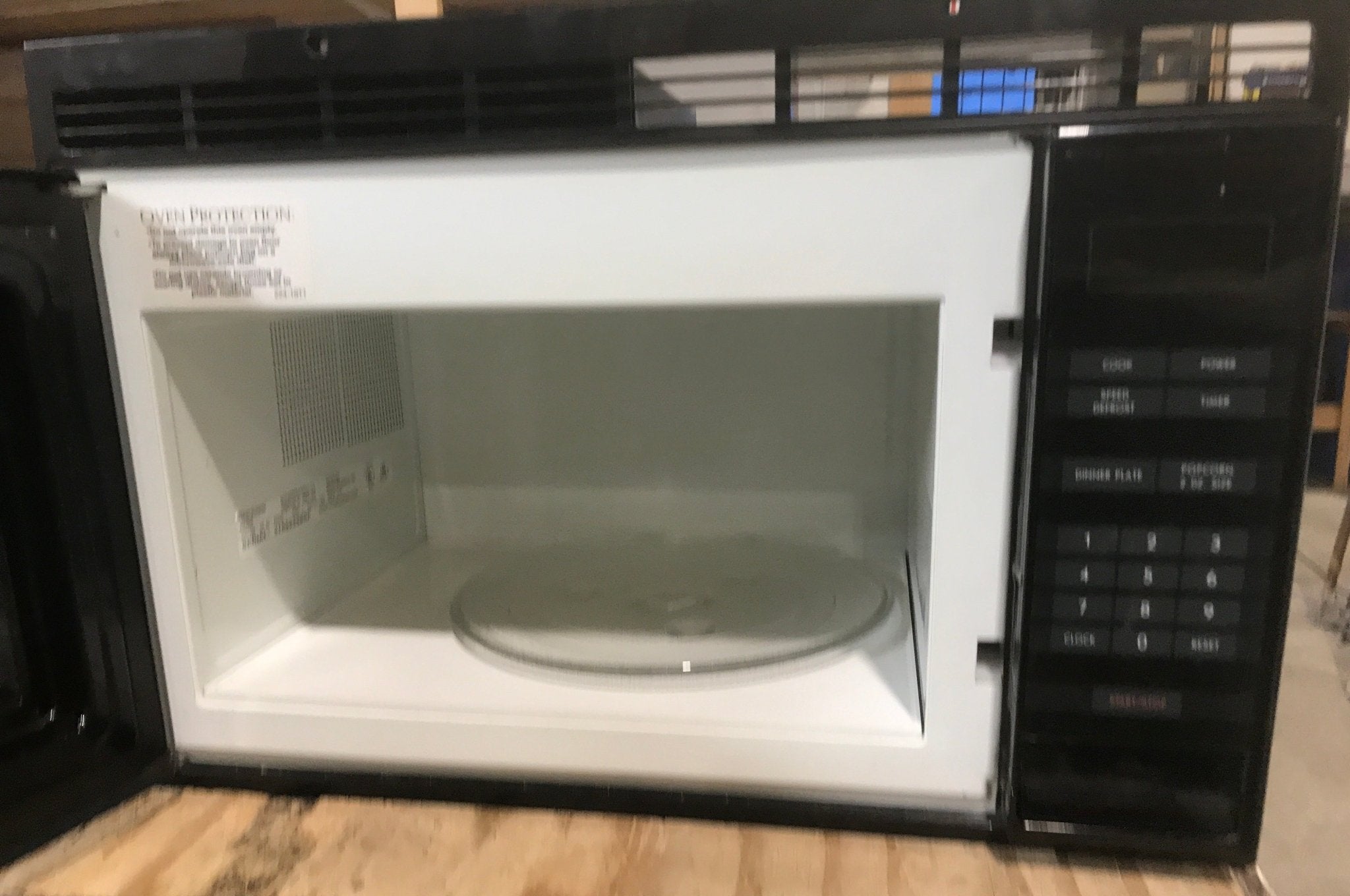 Used Magic Chef RV Microwave - 20 3/4" W x 13" H x 13 1/2" D - Young Farts RV Parts