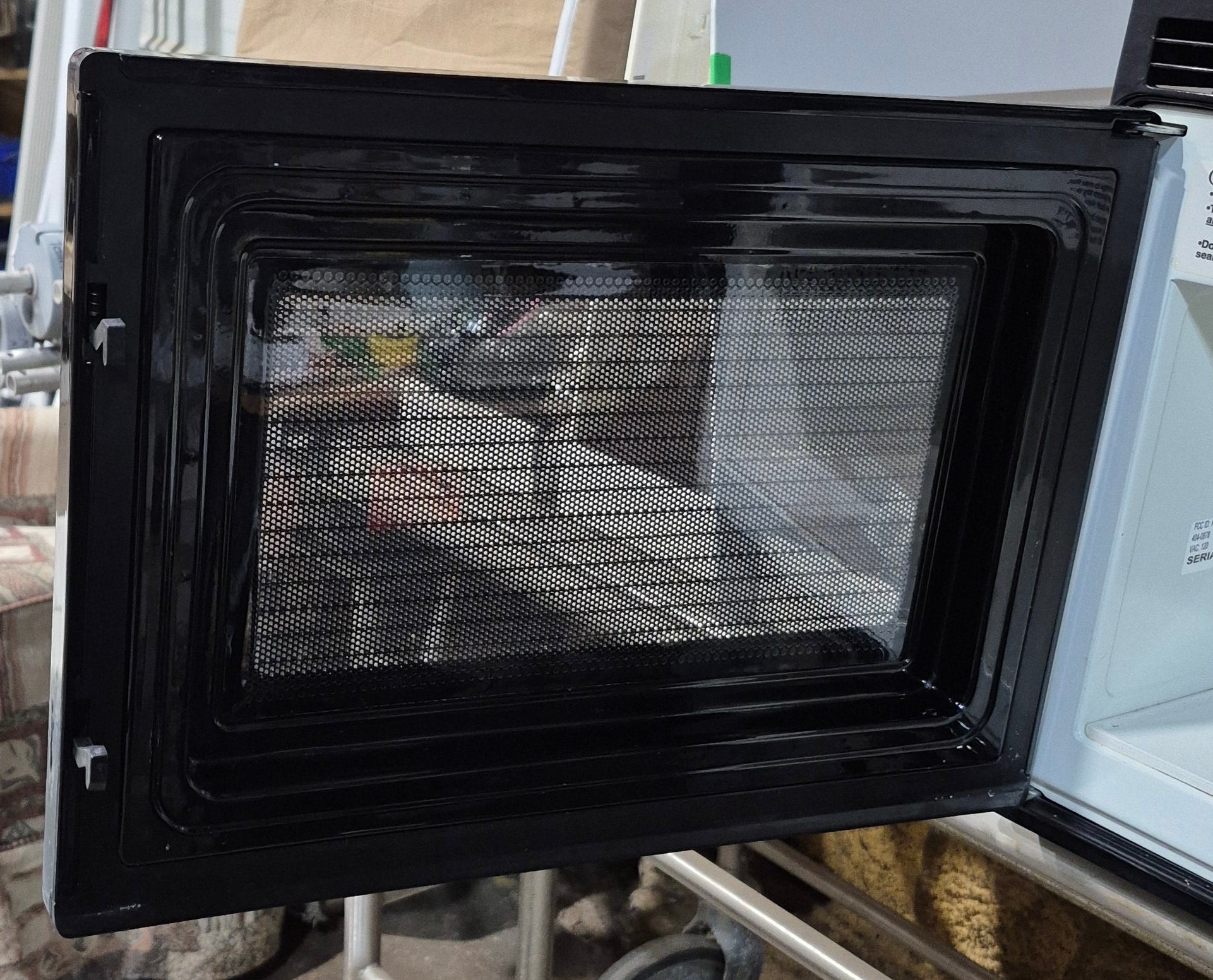 Used Magic Chef RV Microwave - 21 5/8" W x 14" H x 12 1/2" D - Young Farts RV Parts