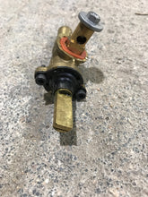 Load image into Gallery viewer, Used Magic Chef Top Burner Valve - 74010756 - 6500 BTU - Young Farts RV Parts