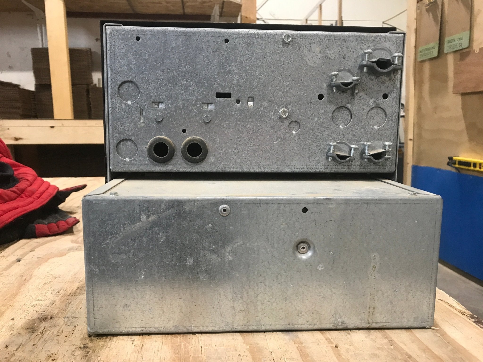 Used Magnetek 32 AMP Converter - Series 6300 A , Model 6332 - Young Farts RV Parts