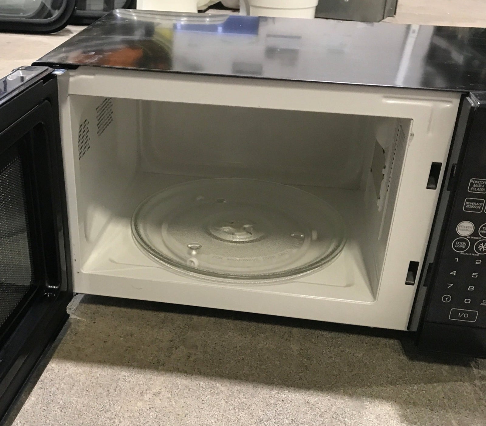 Used Microwave BLACK & DECKER 19