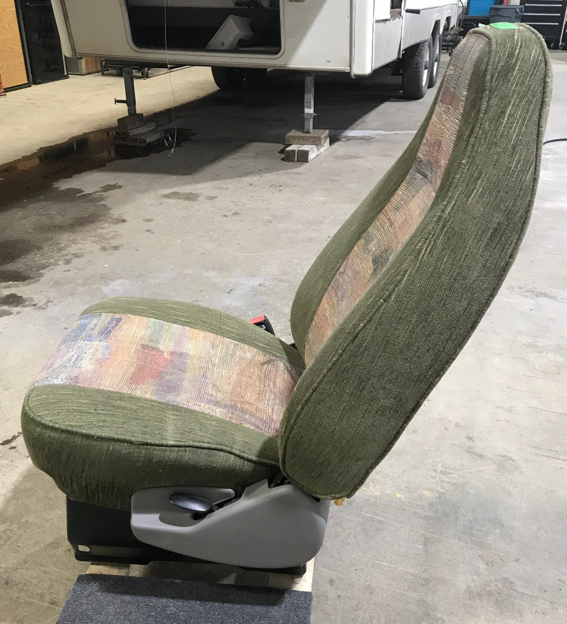 Used Motorhome Drivers Captain Chair - Young Farts RV Parts