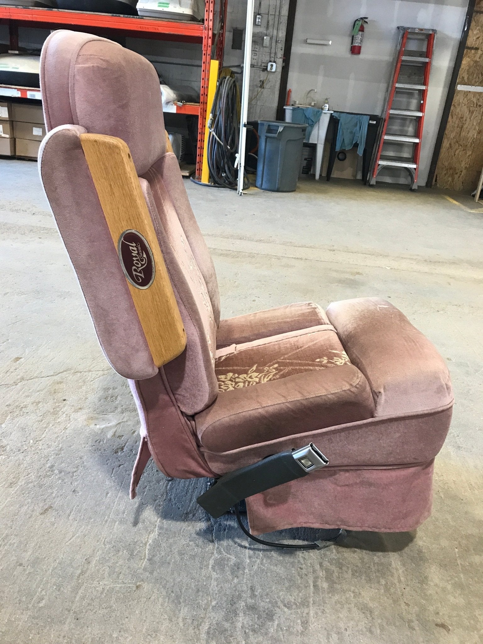 Used Motorhome Drivers Captain Chair - Young Farts RV Parts