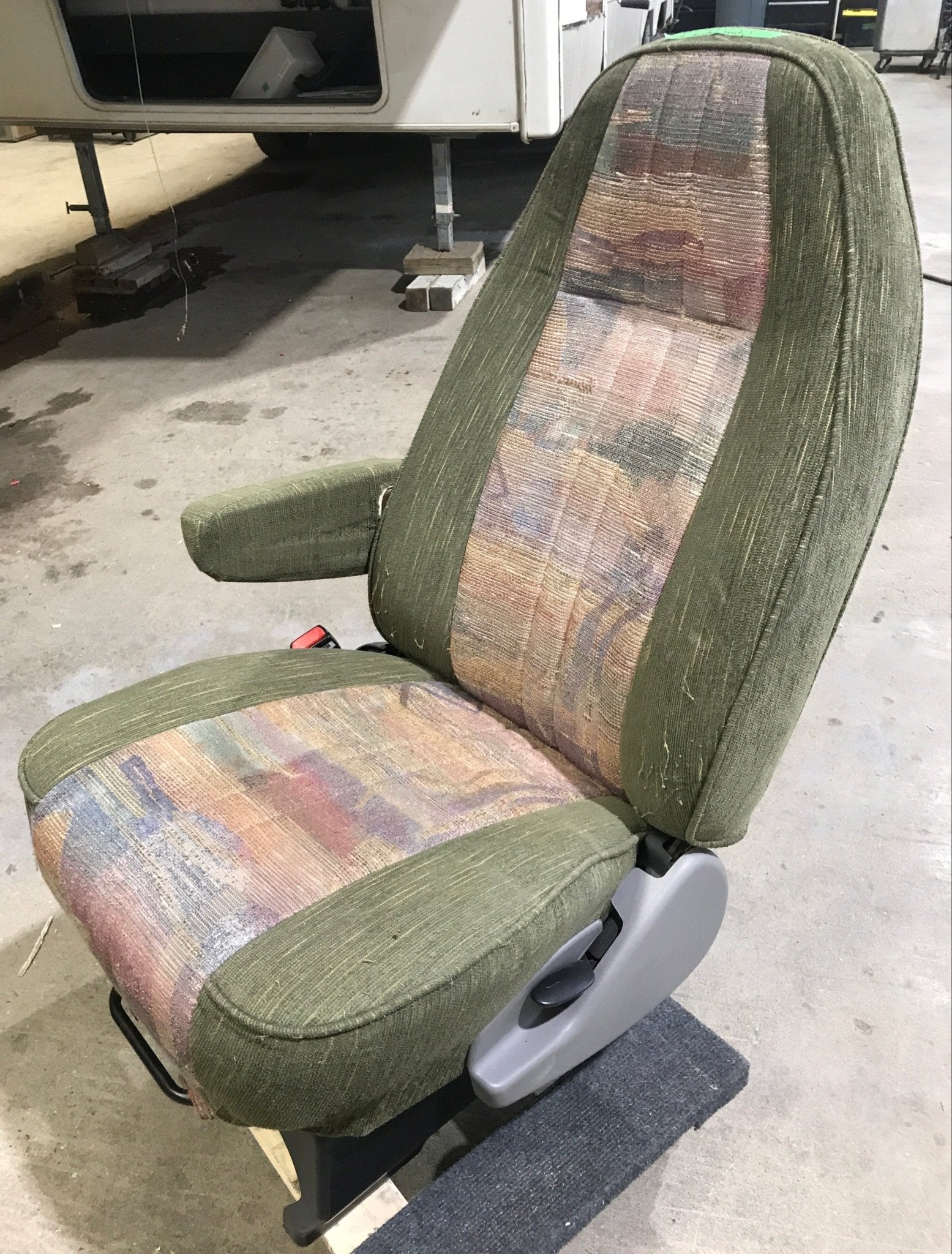 Used Motorhome Drivers Captain Chair - Young Farts RV Parts