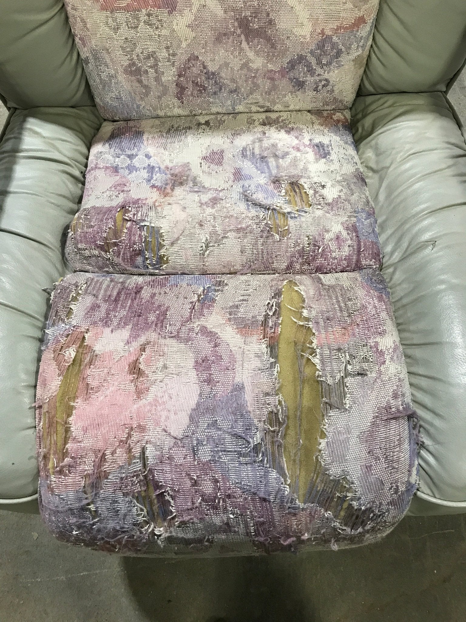 Used Motorhome Drivers Captain Chair - Young Farts RV Parts