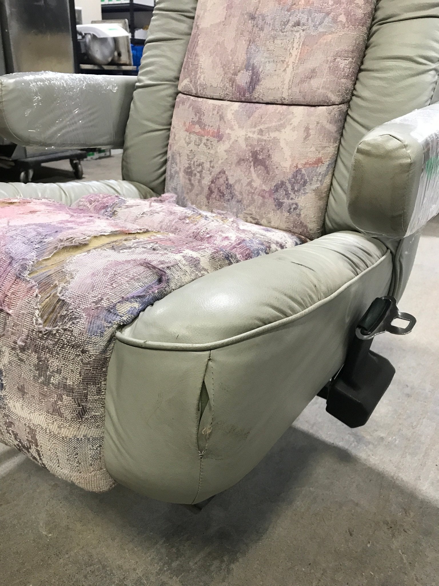 Used Motorhome Drivers Captain Chair - Young Farts RV Parts