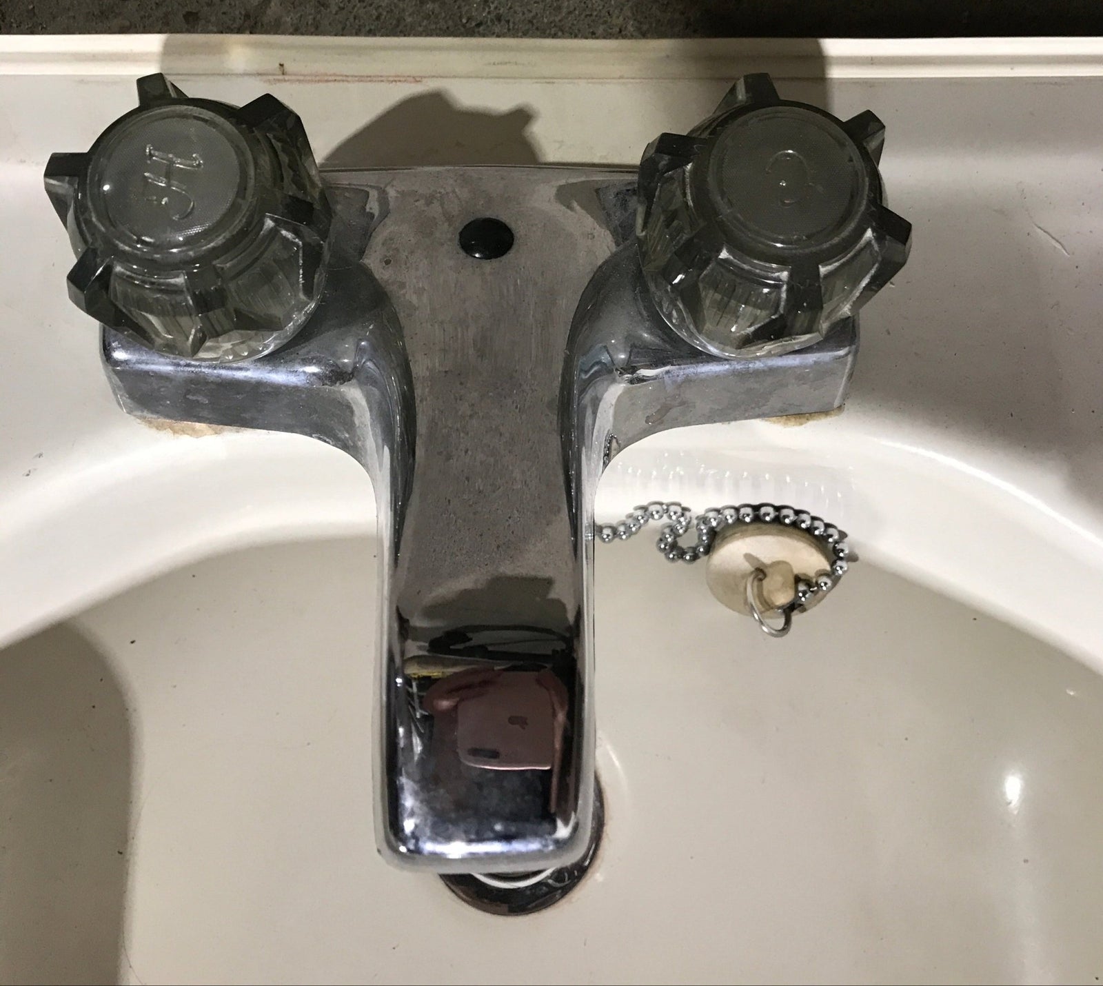 Used Off White Bathroom Sink 20