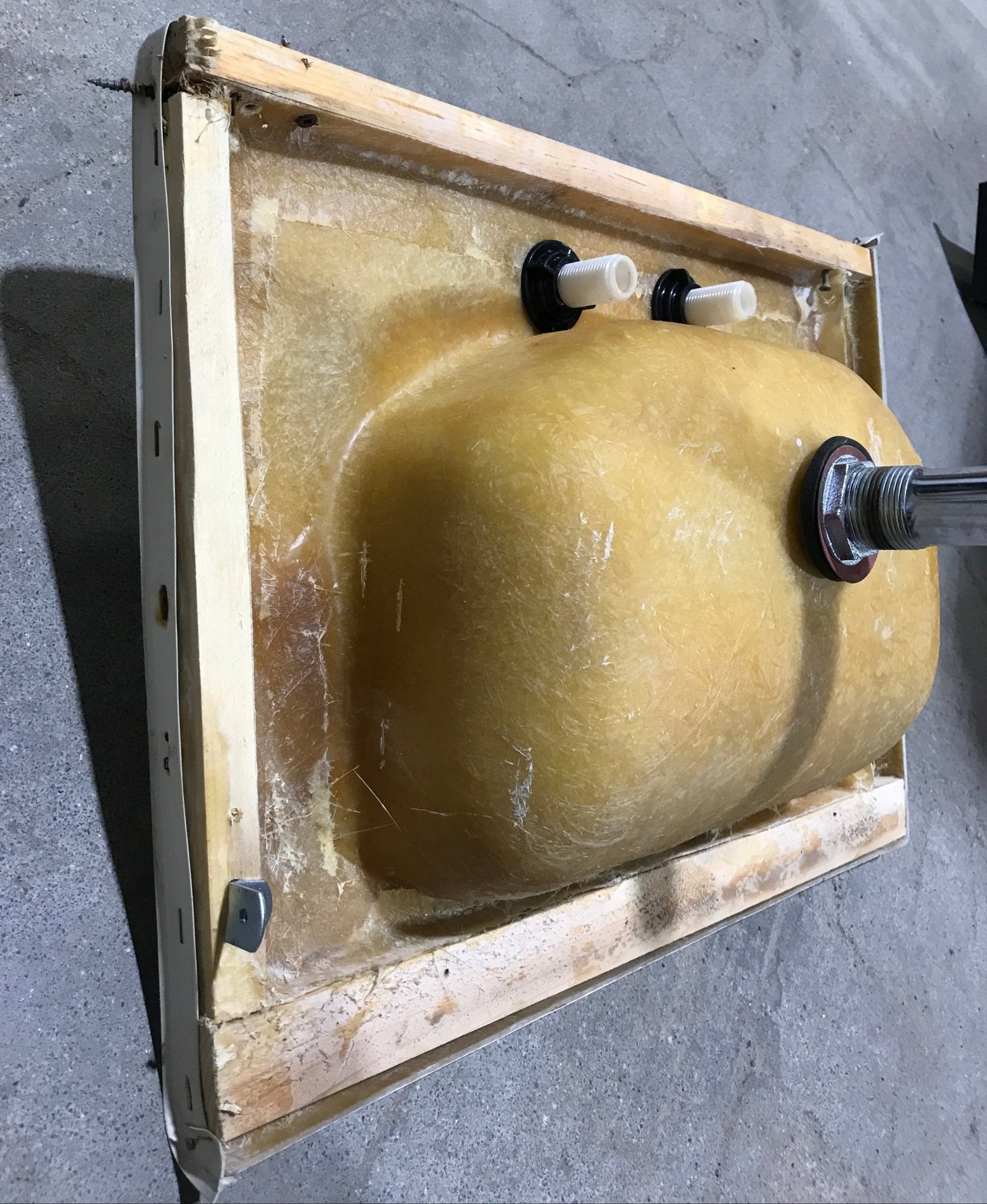 Used Off White Bathroom Sink 20