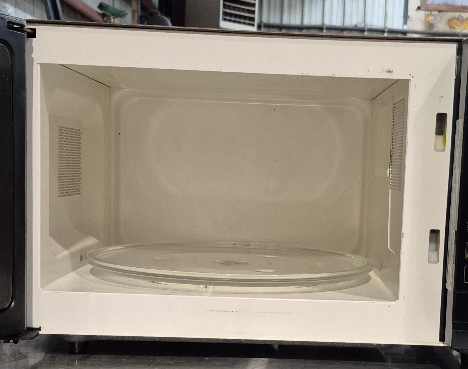 Used PANASONIC RV Microwave 20 1/8
