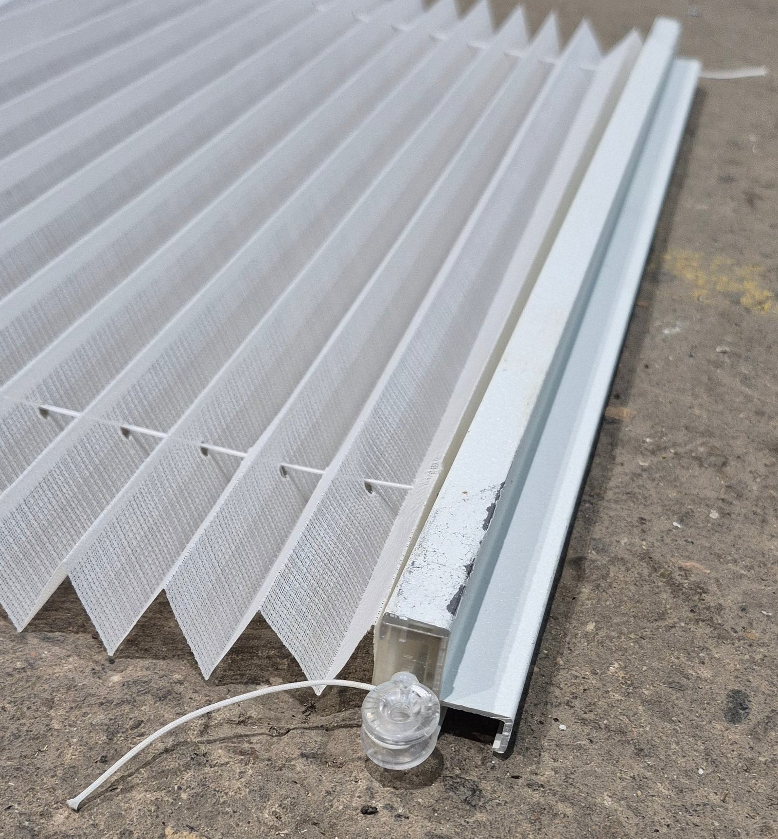 Used Pleated Day / Night Shade, White / Tan - 25 7/8