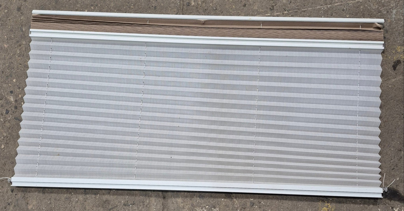 Used Pleated Day / Night Shade, White / Tan - 49 7/8