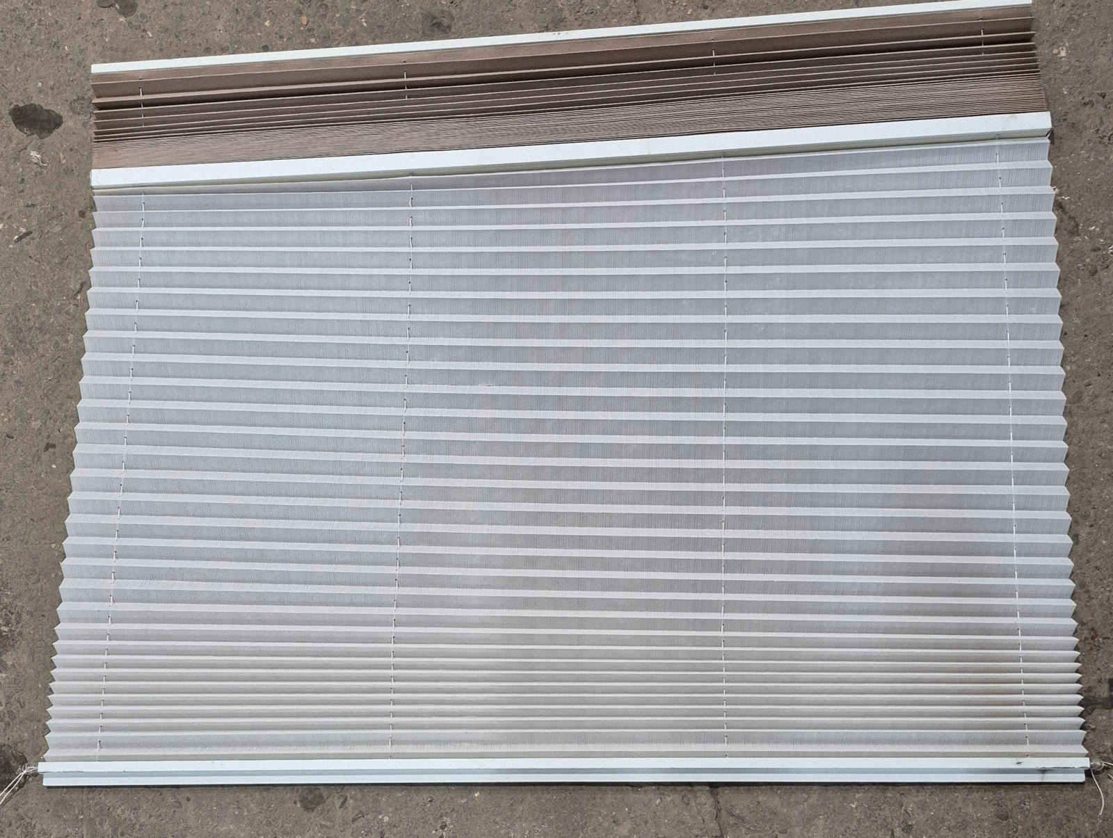 Used Pleated Day / Night Shade, White / Tan - 57 7/8