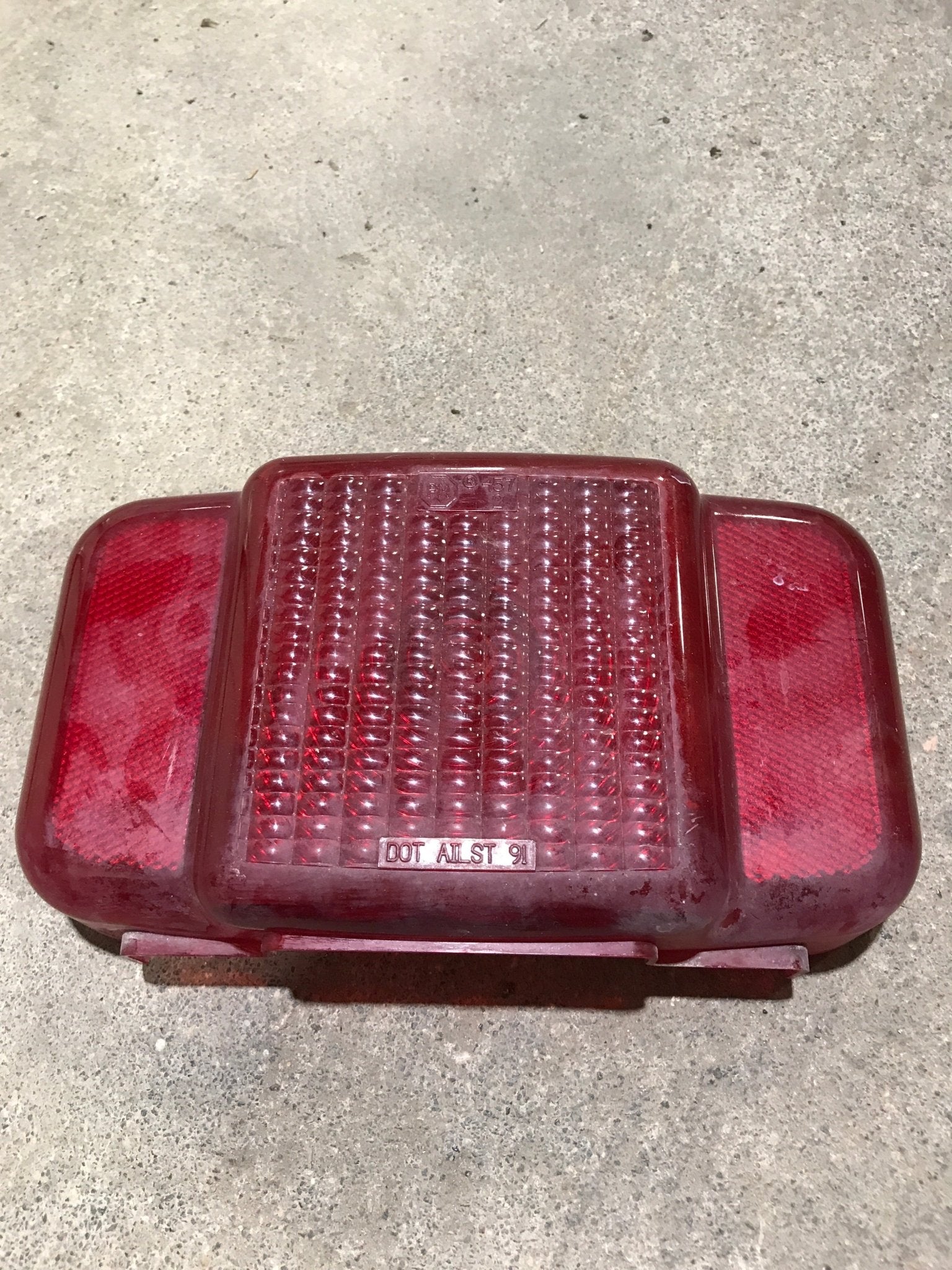 Used Round lens tail light DOT AILST 91 - Young Farts RV Parts