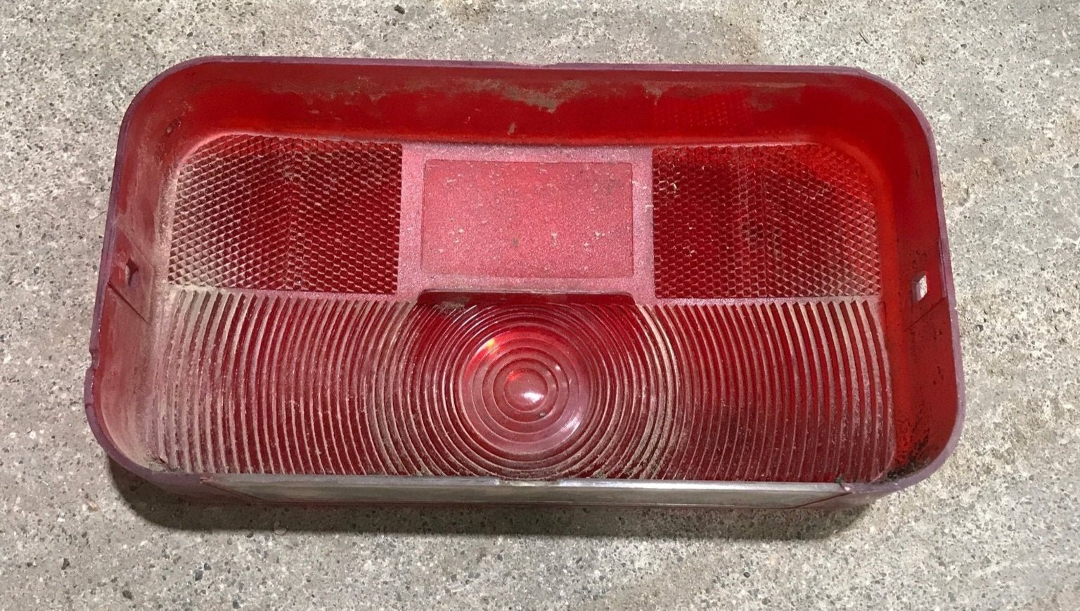 Used Round lens tail light DOT AILST 91 - Young Farts RV Parts