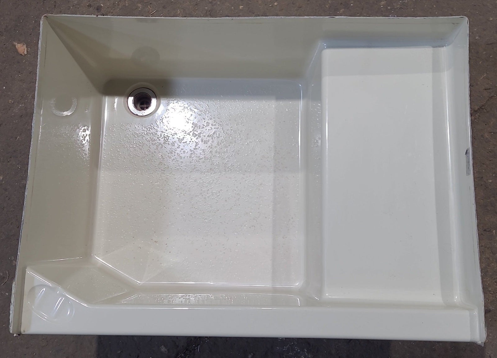 Used RV Bath Tub 32 3/4” x 24” LHD, Step Tub - Young Farts RV Parts