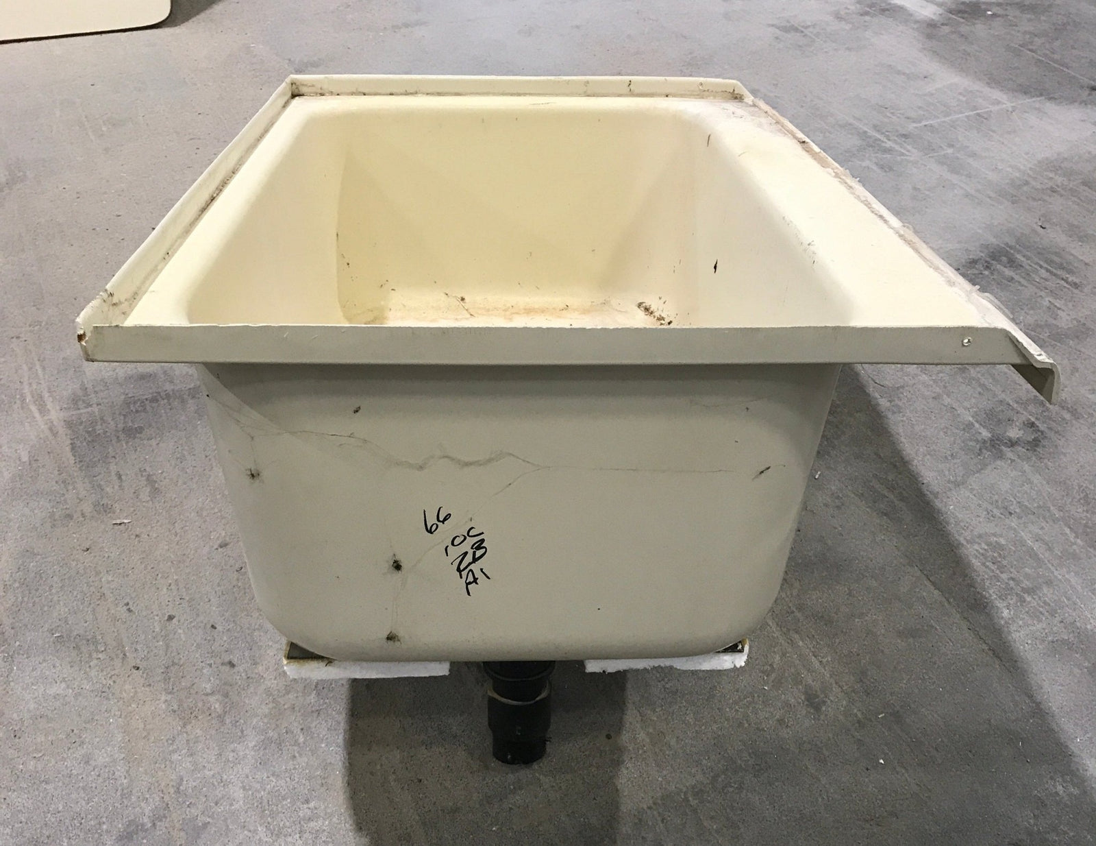 Used RV Bath Tub 36” L x 24 W ” LH Drain - Young Farts RV Parts