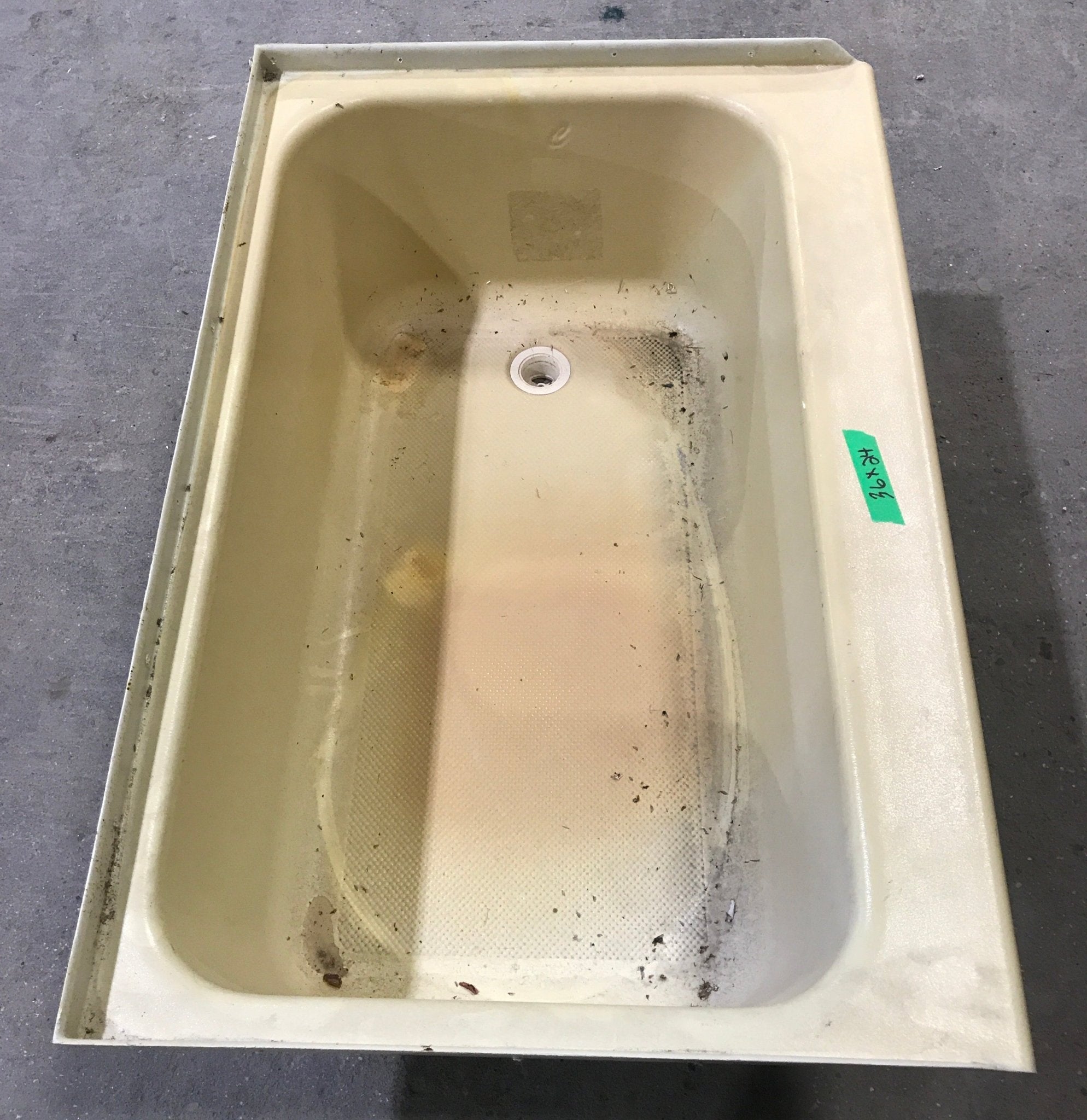 Used RV Bath Tub 36” L x 24" W RH Drain - Young Farts RV Parts