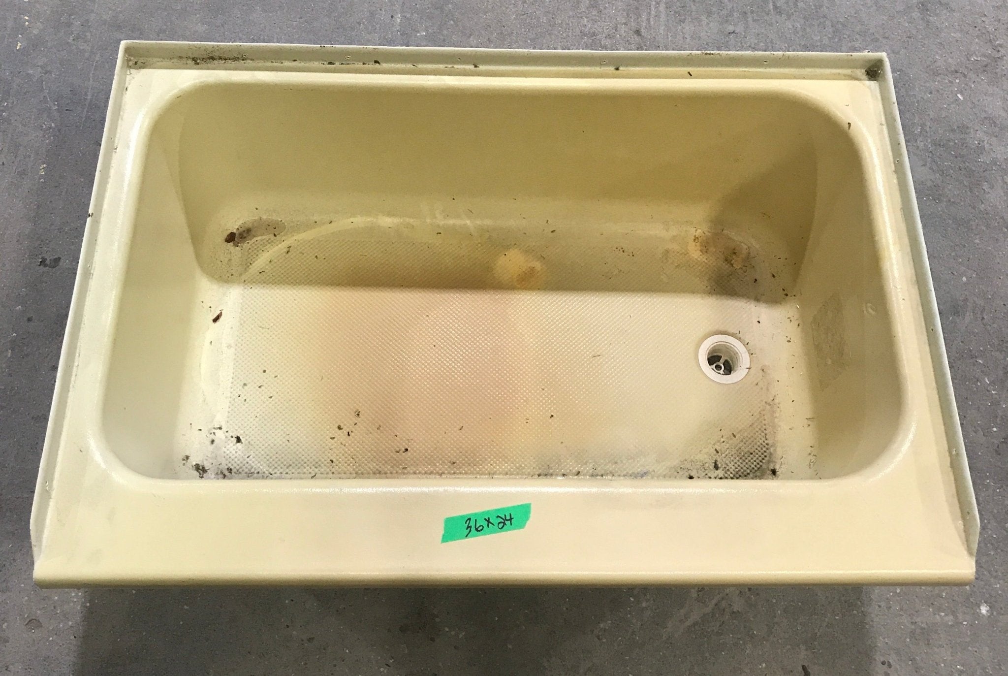 Used RV Bath Tub 36” L x 24" W RH Drain - Young Farts RV Parts