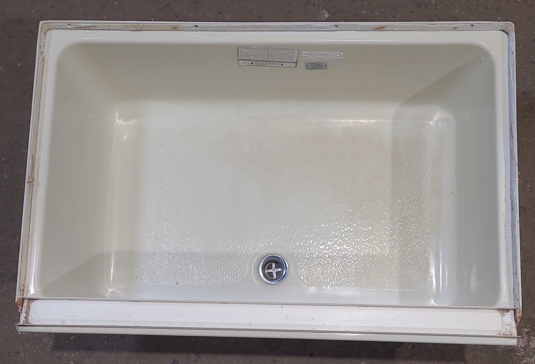 Used RV Bath Tub 36” x 24” Centre Drain - Young Farts RV Parts