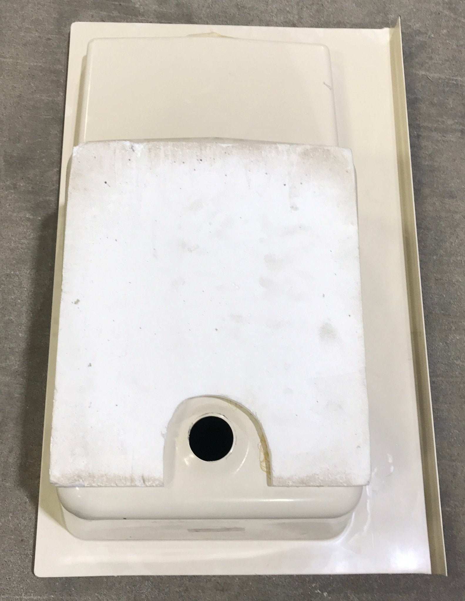 Used RV Bath Tub 38” x 24” RHD Step Tub - Young Farts RV Parts