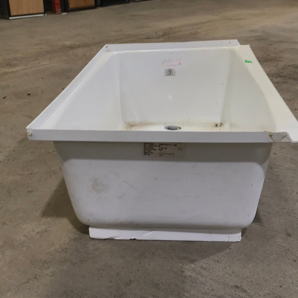 Used RV Bath Tub 40” L x 24 W ” RH Drain - Young Farts RV Parts