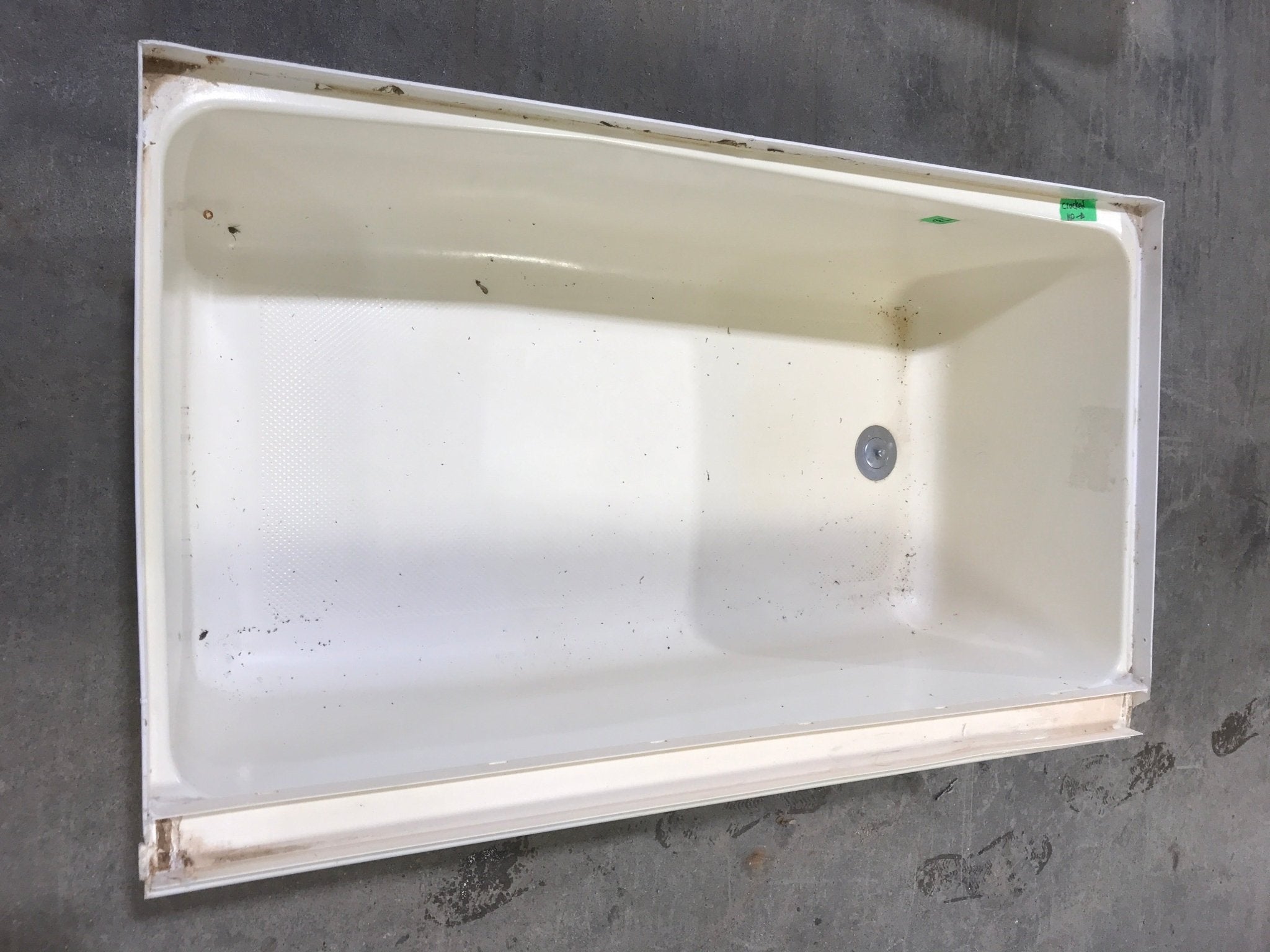 Used RV Bath Tub 40” L x 24" W - RH Drain - Young Farts RV Parts