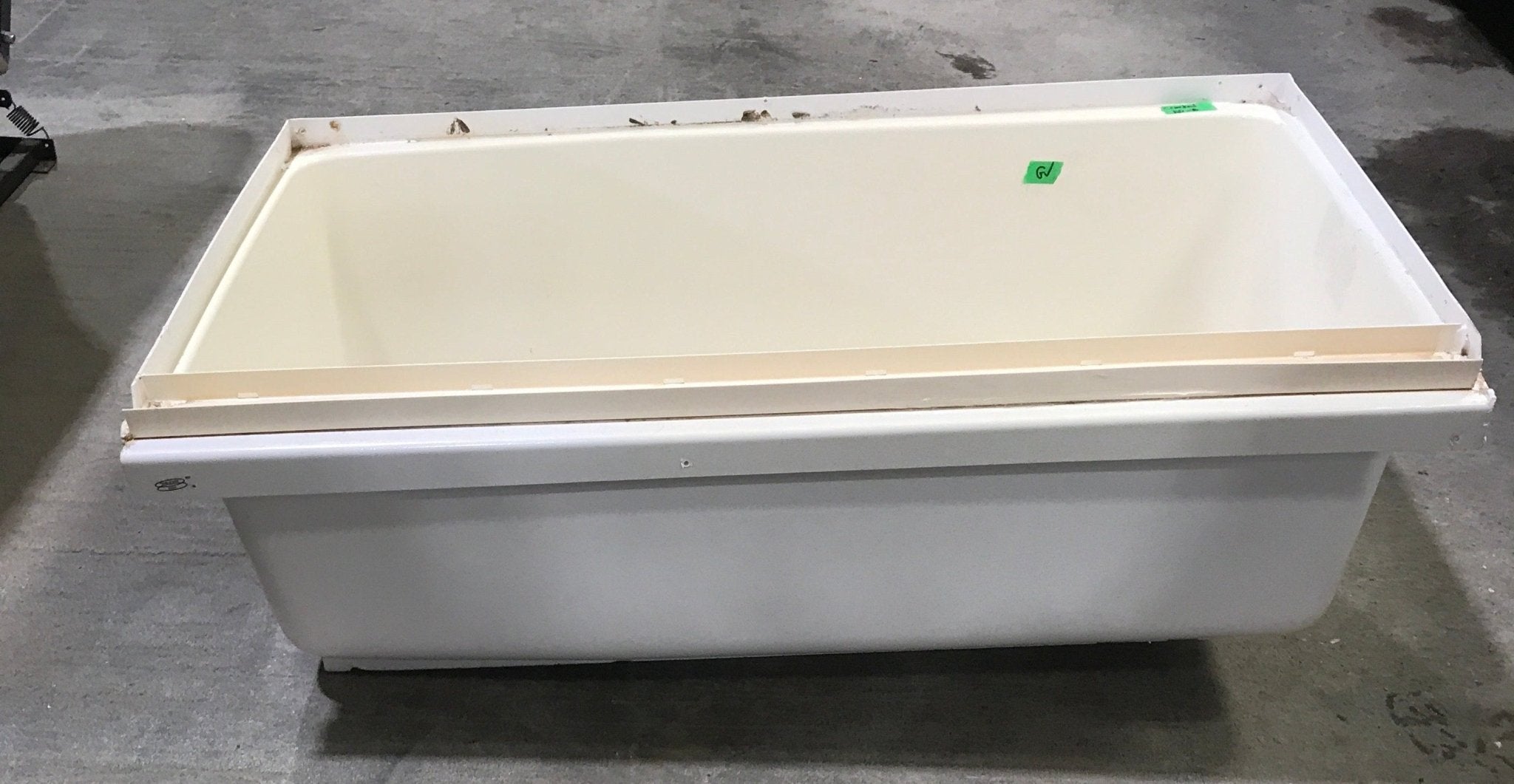 Used RV Bath Tub 40” L x 24" W - RH Drain - Young Farts RV Parts