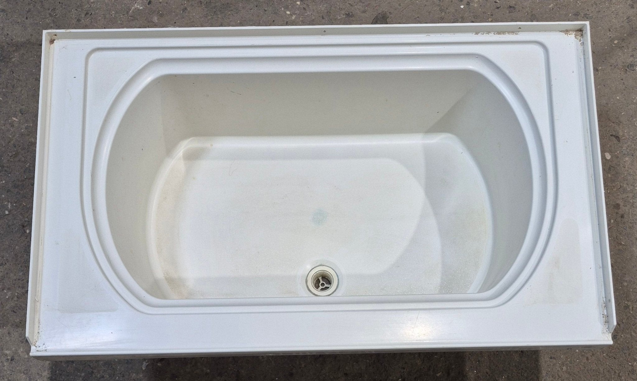 Used RV Bath Tub 40” x 24” - Center Drain - Young Farts RV Parts