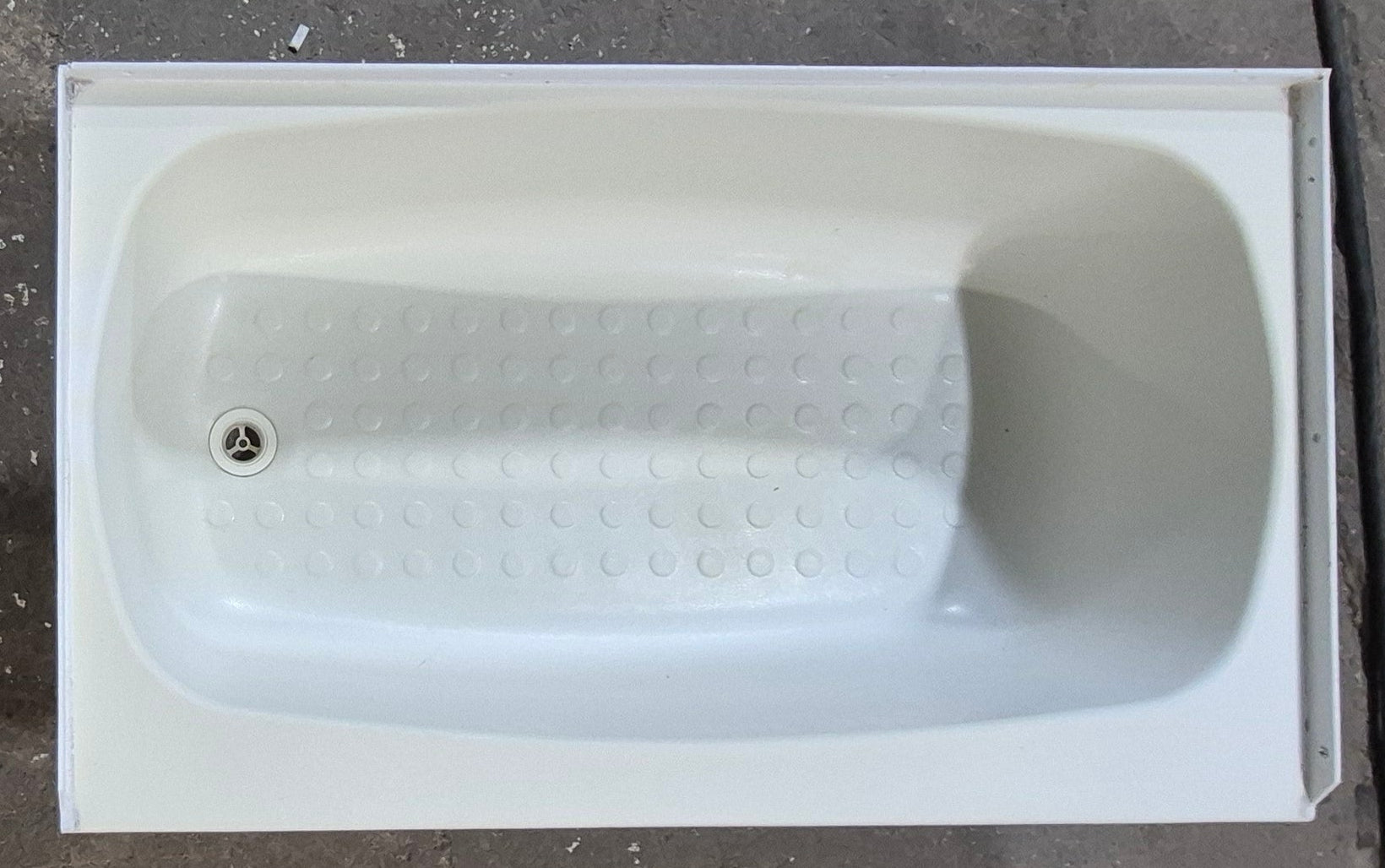 Used RV Bath Tub 40” x 24” Left Hand Drain - Young Farts RV Parts