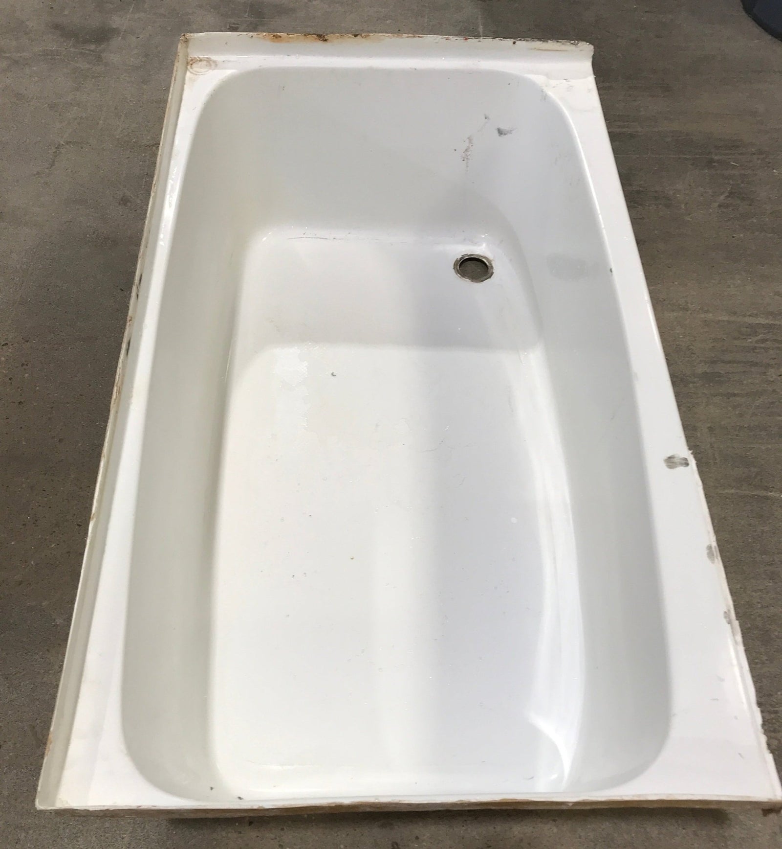 Used RV Bath Tub 43 3/4” x 25 1/2” - Right Hand Drain - Young Farts RV Parts