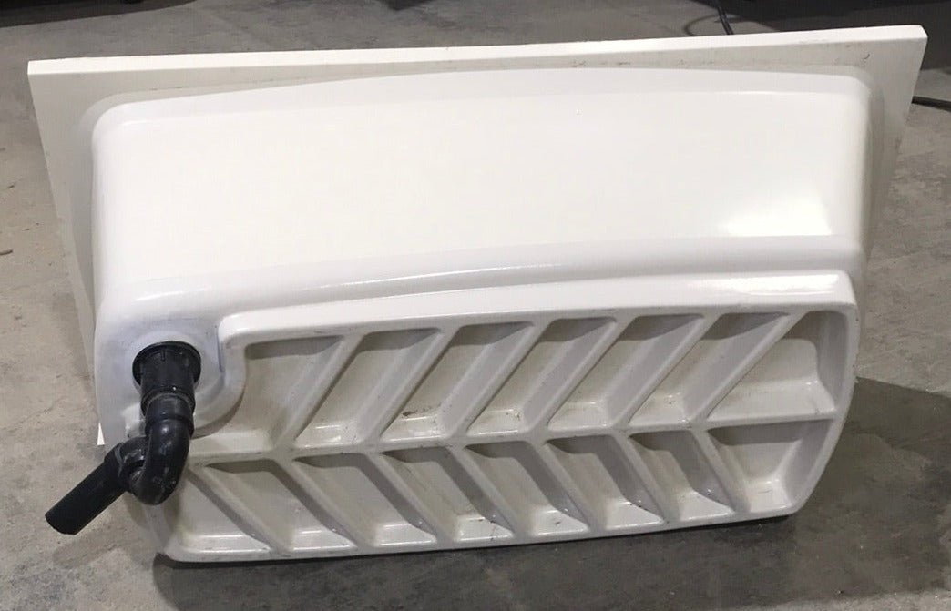 Used RV Bath Tub 46” x 24” RHD - Young Farts RV Parts