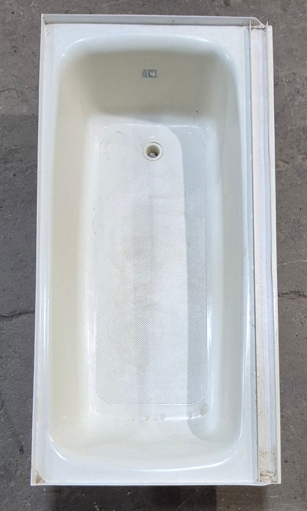 Used RV Bath Tub 53 5/8” x 26 3/4” - Right Hand Drain - Young Farts RV Parts