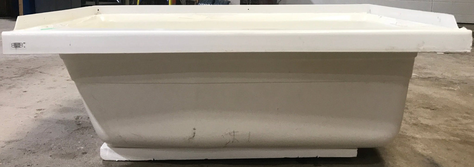 Used RV Bath Tub, Right Hand Drain - 36” L x 24
