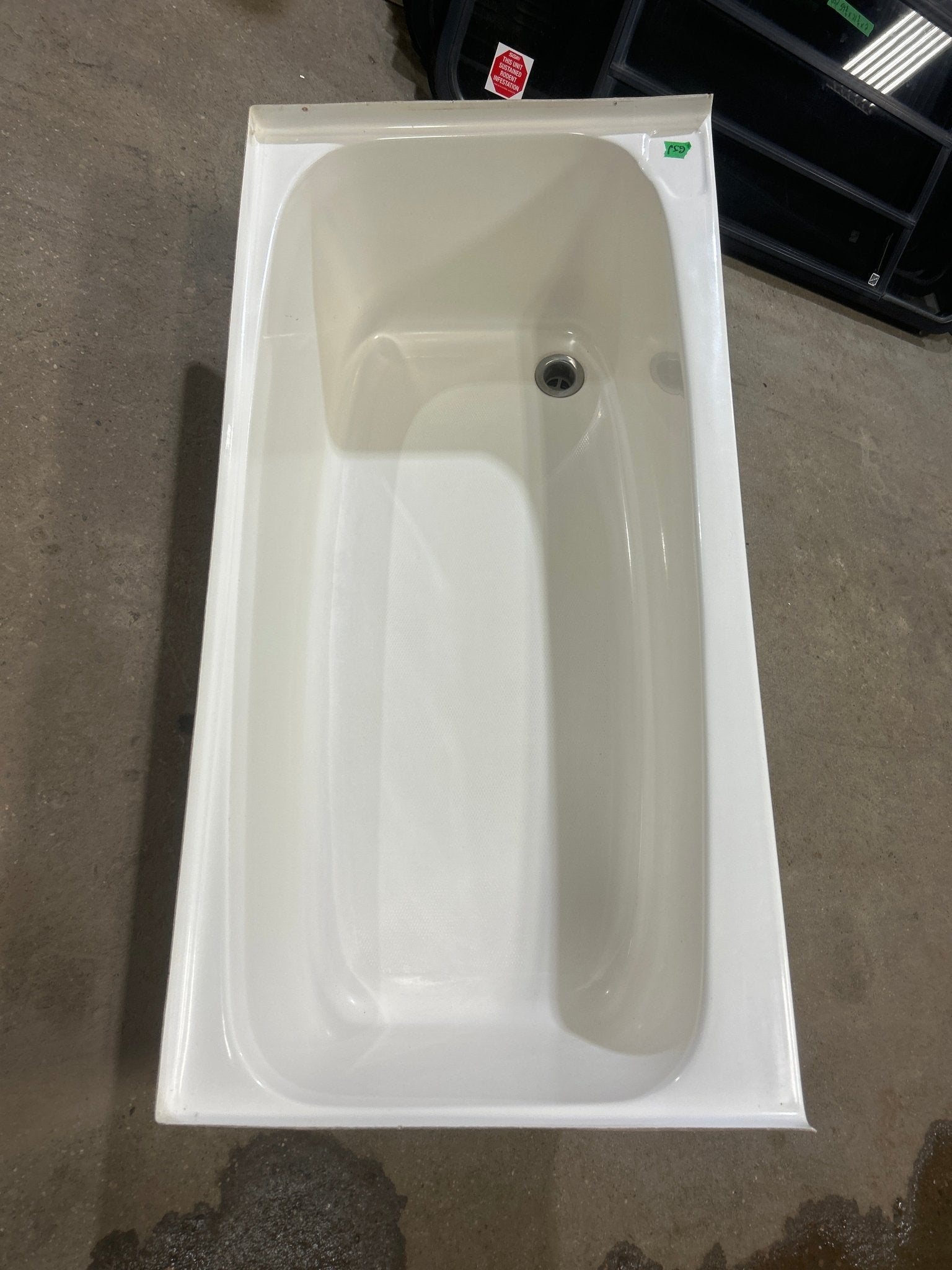 Used RV Bath Tub, Right Hand Drain - 43 3/4” x 22” - Young Farts RV Parts