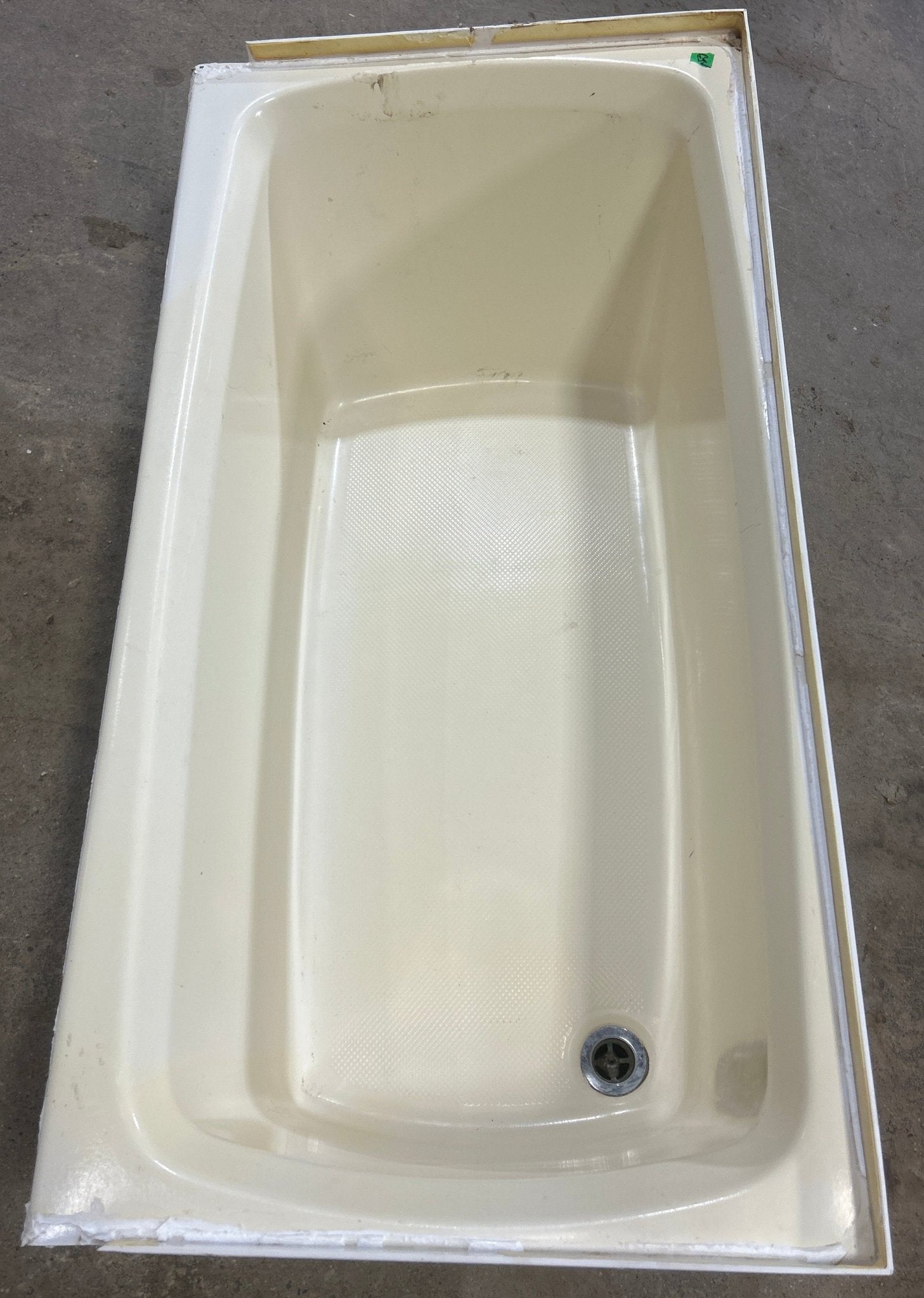 Used RV Bath Tub, Right Hand Drain - 46” L x 23 1/2