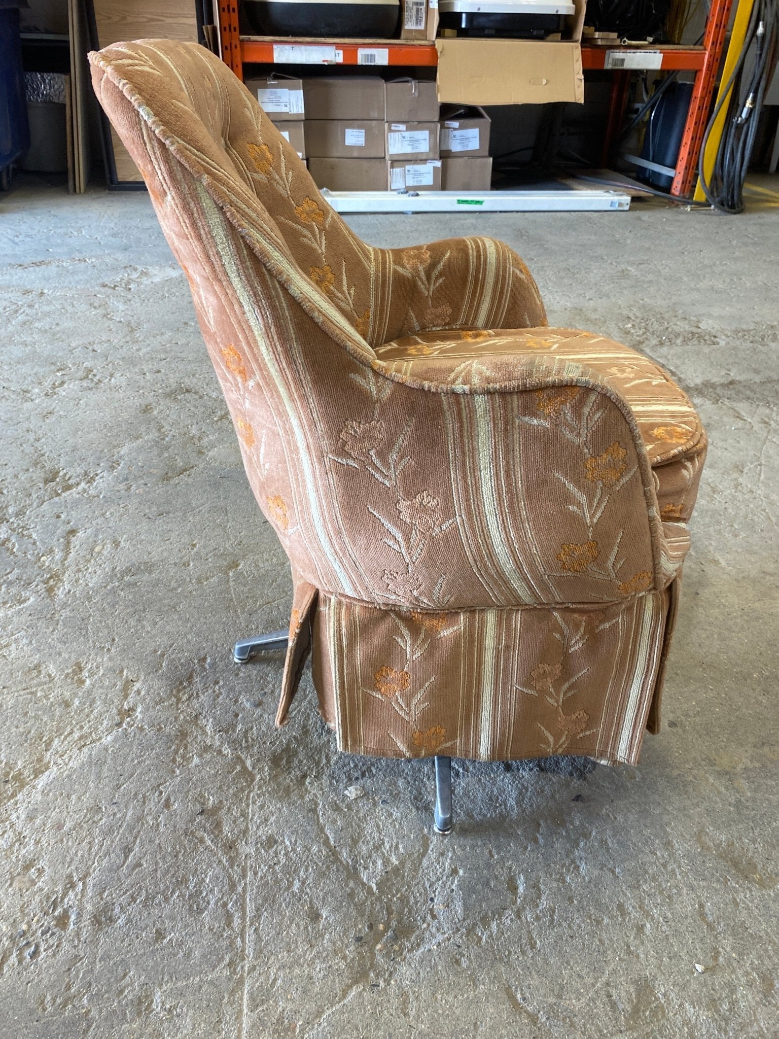 Used RV Chair - 31" H x 22" W x 18" D - Young Farts RV Parts