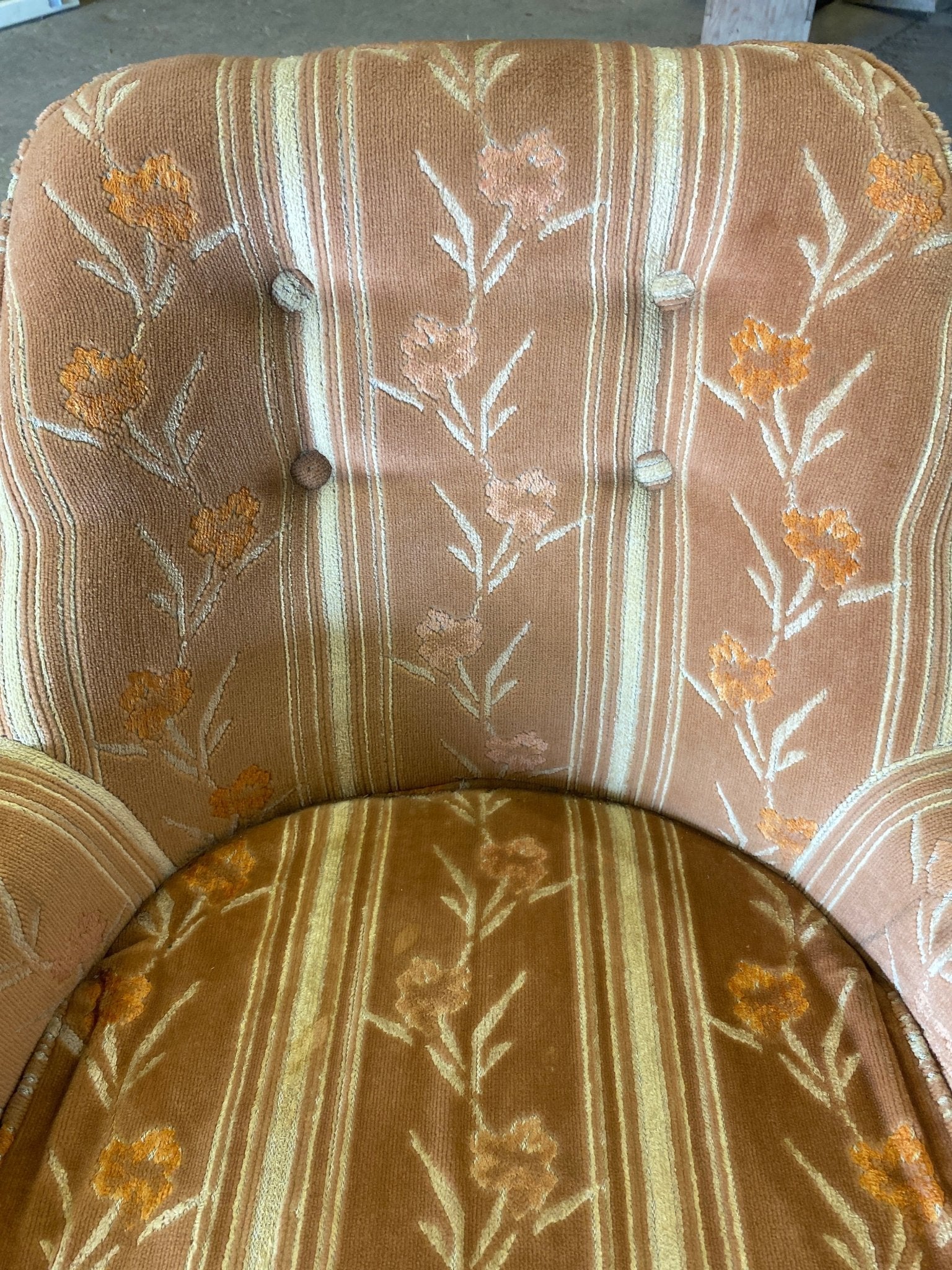 Used RV Chair - 31" H x 22" W x 18" D - Young Farts RV Parts