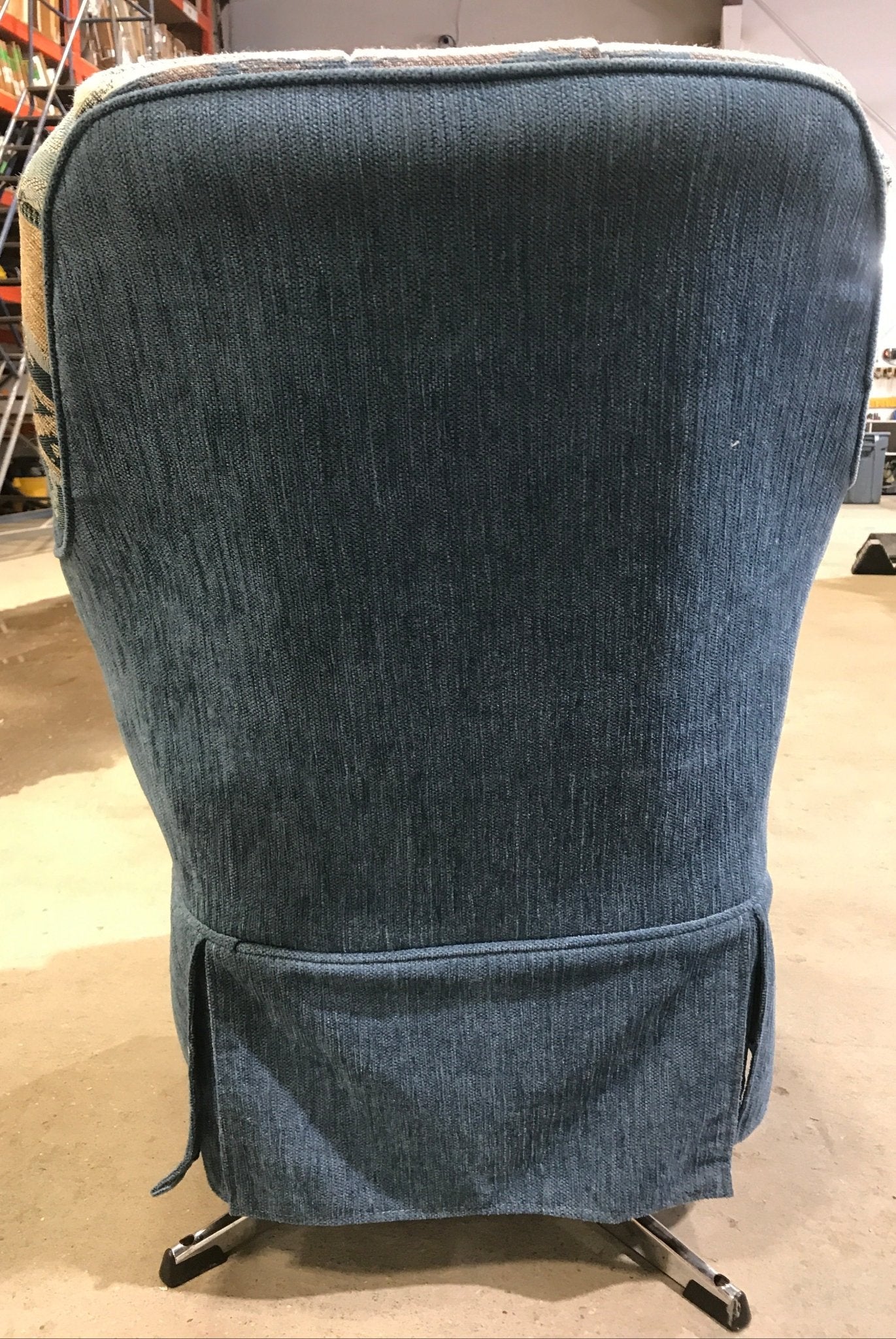 Used RV Chair - 33" H x 20" W x 19" D - Young Farts RV Parts