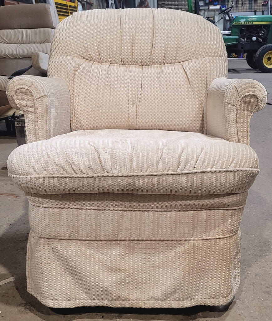 Used RV Chair - 33" H x 27 1/2" W x 25" D - Young Farts RV Parts