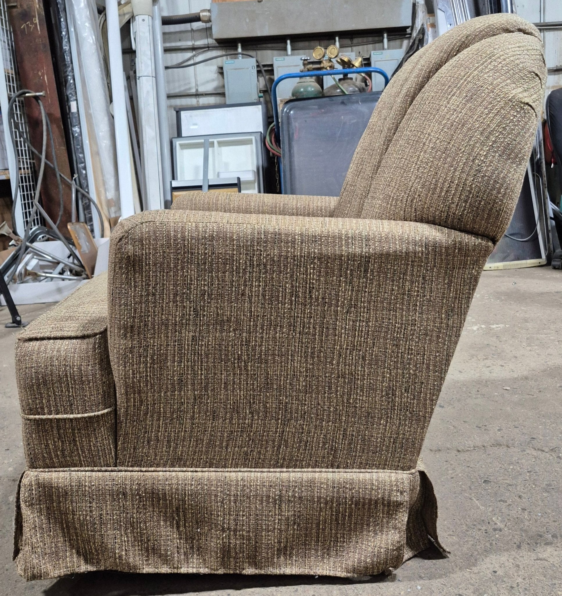 Used RV Chair - 34 1/2" H x 28" W x 29" D - Young Farts RV Parts